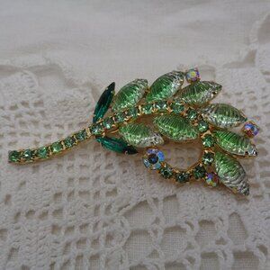 Vintage Green Givre Molded Glass Rhinestones Leaf Brooch